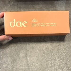 DAE Vegan Detangle + Style Brush